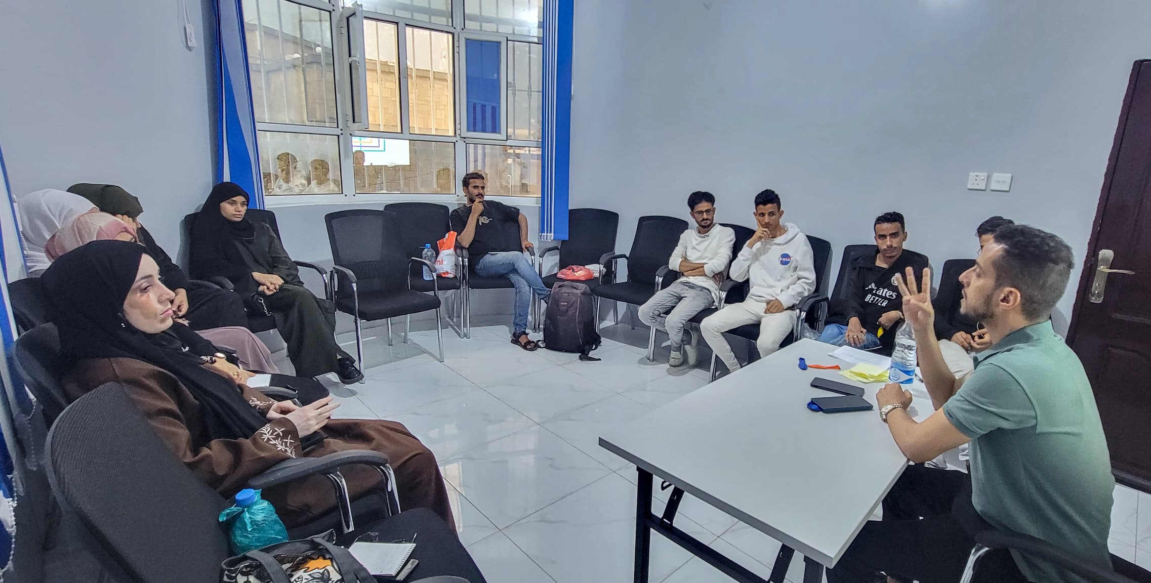 بيت الصحافة وتكتل وهج يختتمان دورة تدريبية حول أساسيات الأداء الصوتي بتعز