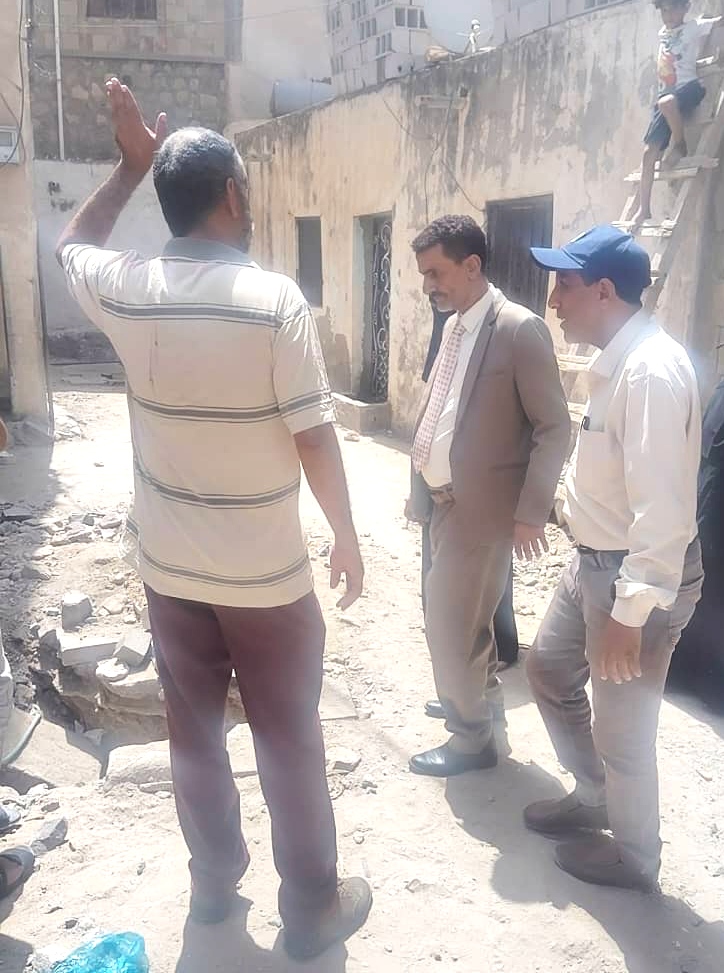 المشمر يوجّه بسرعة استبدال خط شبكة الصرف الصحي في منطقة الأكمة بسوق الصميل