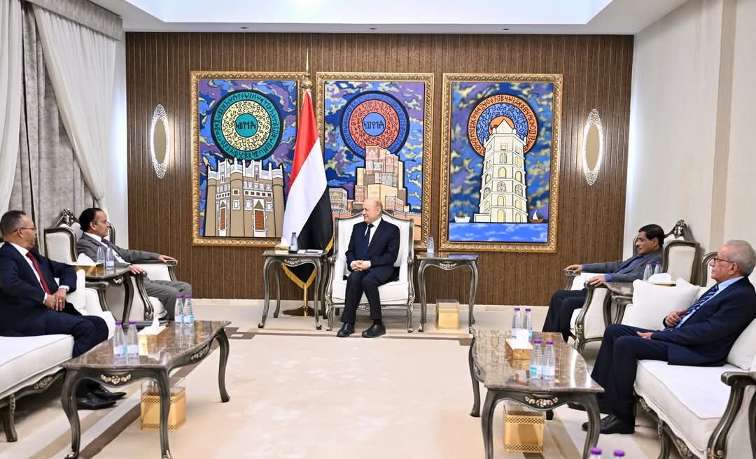 رئيس مجلس القيادة يشيد بالتطور الذي تشهده العلاقات اليمنية الموريتانية